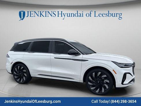 Used 2024 Lincoln Nautilus Black Label w/ Jet Appearance Package (87T) AWD/4WD image 2