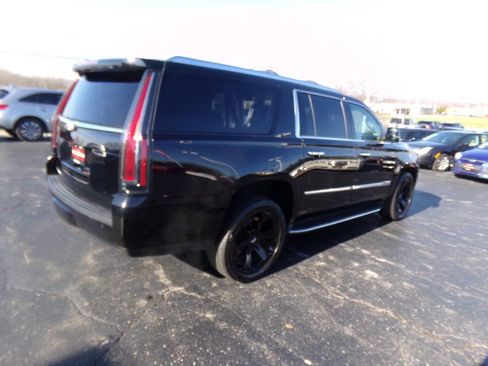 Used 2019 Cadillac Escalade ESV Luxury image 56