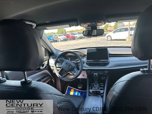 Used 2025 Jeep Compass Limited AWD/4WD image 18