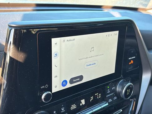 Used 2025 Toyota Highlander XLE AWD/4WD image 20