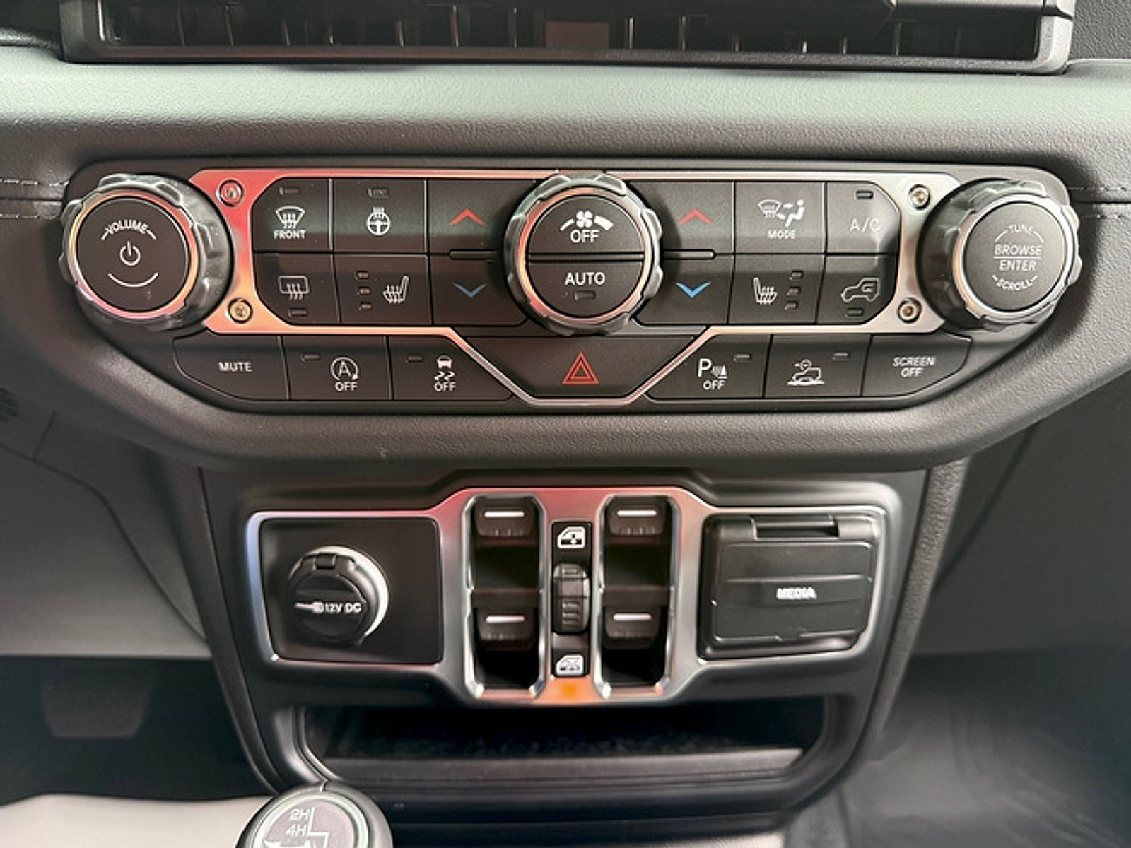 New 2027 Jeep Wrangler Unlimited Sahara AWD/4WD image 26
