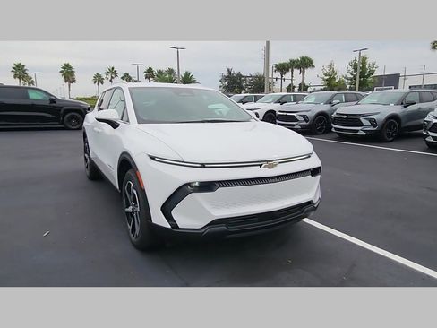 New 2026 Chevrolet Equinox EV LT image 24