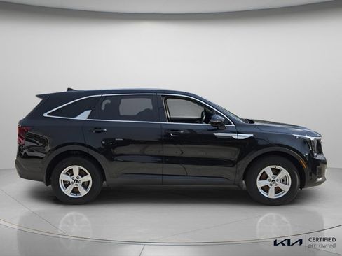 Certified 2026 Kia Sorento LX FWD image 4