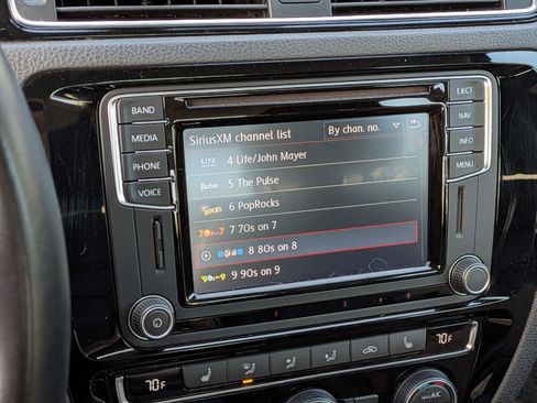 Used 2017 Volkswagen Jetta SEL image 24