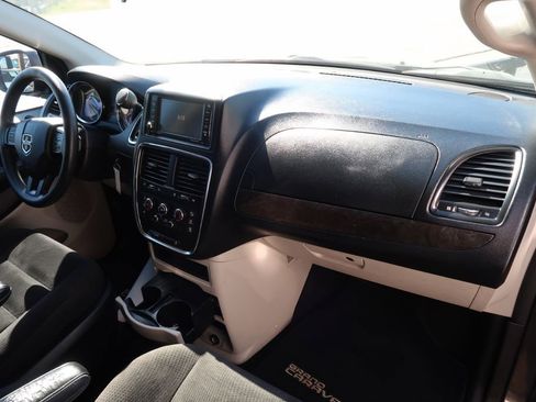 Used 2018 Dodge Grand Caravan SE image 11