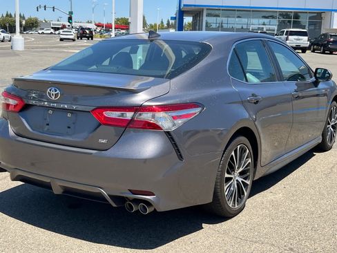 Used 2019 Toyota Camry SE w/ Audio Package FWD image 4