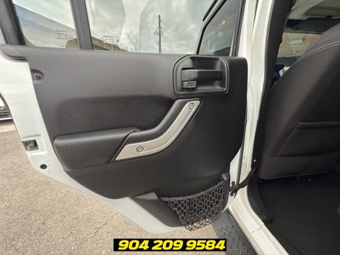Used 2017 Jeep Wrangler Unlimited Sahara w/ Max Tow Package AWD/4WD image 32