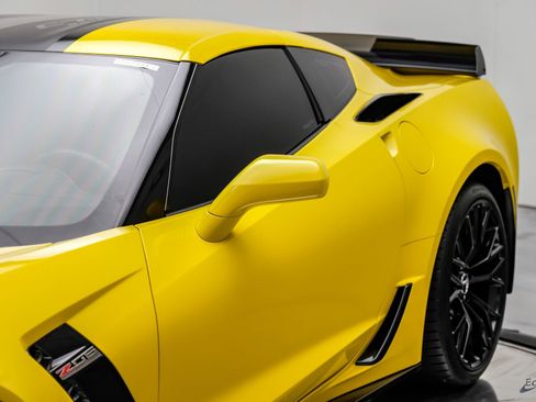 Used 2015 Chevrolet Corvette Z06 w/ 3LZ Preferred Equipment Group RWD image 38