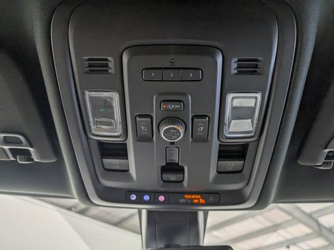 Used 2022 GMC Yukon Denali image 32