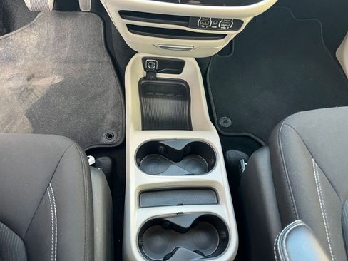 Used 2024 Chrysler Voyager LX image 41