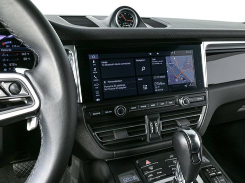 Certified 2020 Porsche Macan AWD/4WD image 13