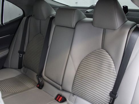 Used 2020 Toyota Camry SE image 21