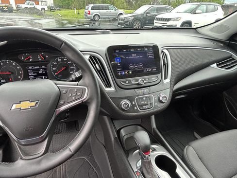 Used 2024 Chevrolet Malibu RS FWD image 10