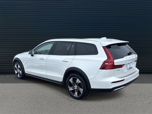 Certified 2024 Volvo V60 B5 Cross Country Plus image 7