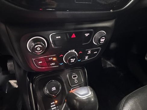 Used 2020 Jeep Compass Latitude AWD/4WD image 30