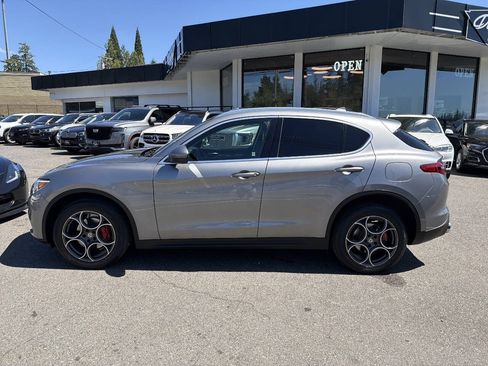 Used 2018 Alfa Romeo Stelvio Ti AWD/4WD image 2