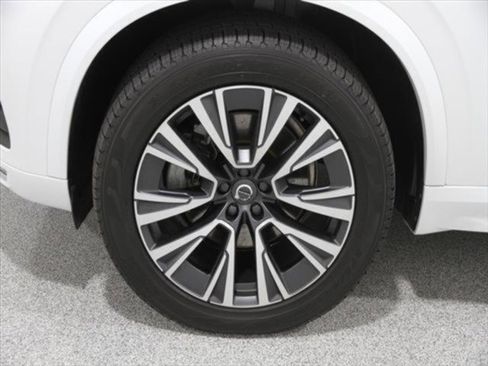 Used 2022 Volvo XC90 T6 Momentum w/ Climate Package image 5