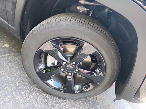 New 2025 Jeep Grand Cherokee L Altitude image 31