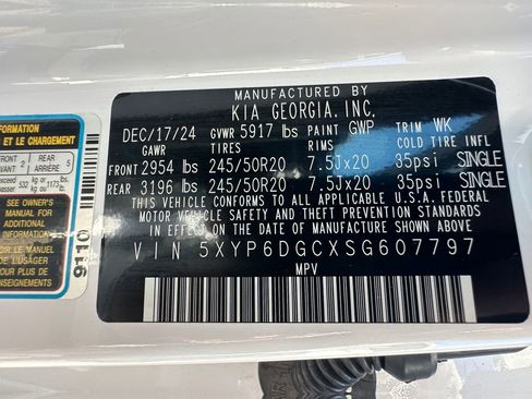 Used 2025 Kia Telluride S image 17