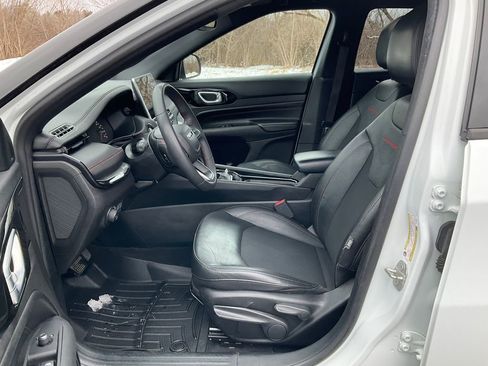 Used 2024 Jeep Compass Trailhawk AWD/4WD image 2