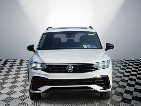 Used 2022 Volkswagen Tiguan SE R-Line FWD image 2