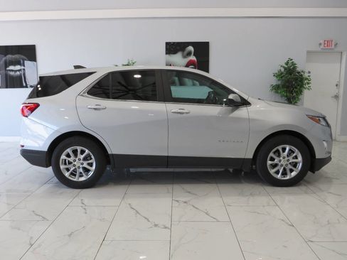 Used 2021 Chevrolet Equinox LT w/ Driver Convenience Package image 3