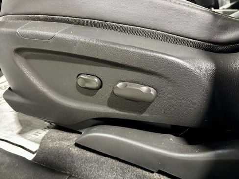 Used 2022 Buick Encore Preferred image 17