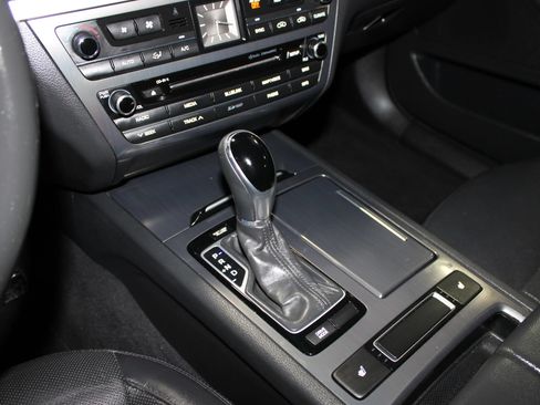 Used 2016 Hyundai Genesis 3.8 RWD image 16
