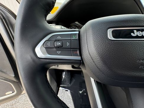 Used 2022 Jeep Compass Latitude w/ Sun and Sound Group AWD/4WD image 22