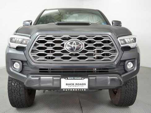 Used 2022 Toyota Tacoma TRD Sport w/ Technology Package image 2