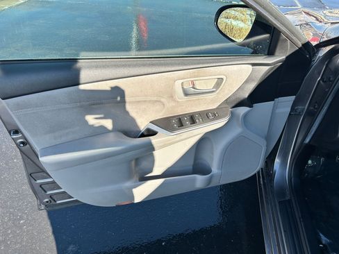 Used 2015 Toyota Camry XSE w/ Moonroof Package image 9