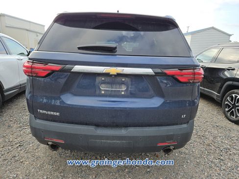 Used 2022 Chevrolet Traverse LT image 8