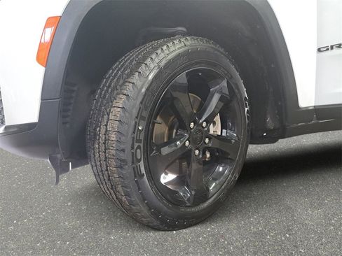 Certified 2023 Jeep Grand Cherokee L Limited w/ Black Appearance Package image 34