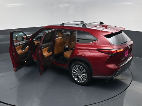 Used 2021 Toyota Highlander Platinum image 24