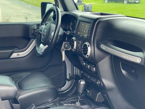 Used 2016 Jeep Wrangler Unlimited Rubicon image 27