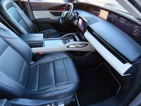 Used 2024 Lincoln Nautilus Reserve image 12