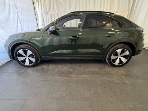 Certified 2025 Porsche Macan Electric image 2