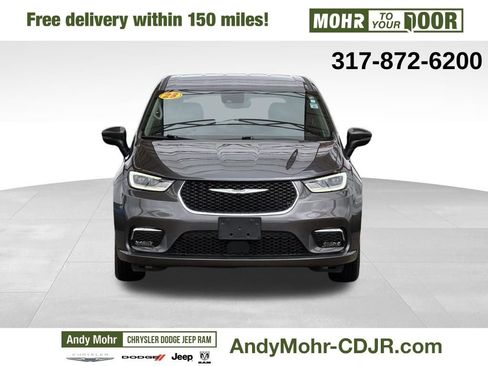 Used 2023 Chrysler Pacifica Touring-L image 2