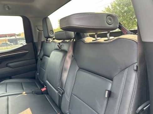Used 2025 GMC Sierra 1500 SLT AWD/4WD image 16