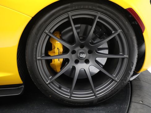 Used 2015 McLaren P1 RWD image 16