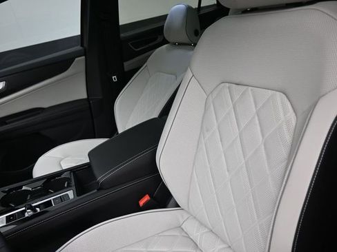 New 2025 Volkswagen Atlas Cross Sport SEL Premium R-Line image 31