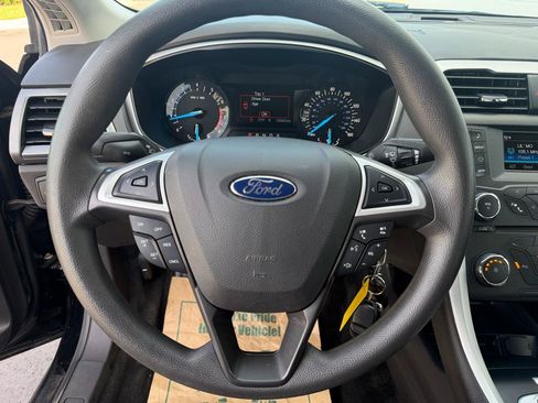 Used 2016 Ford Fusion SE FWD image 11