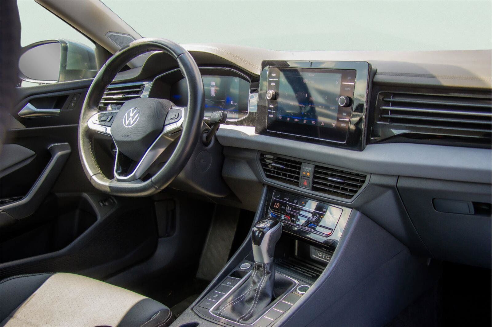 Used 2025 Volkswagen Jetta SE FWD image 5