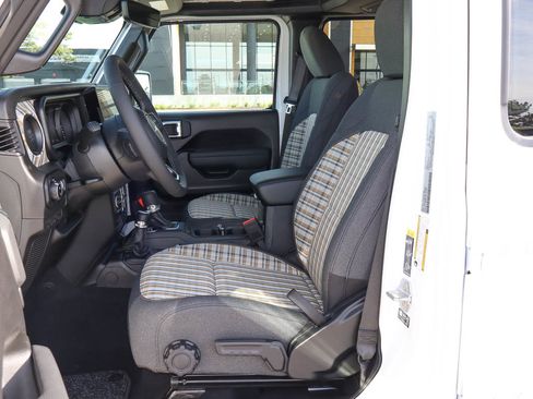 New 2026 Jeep Gladiator Sport AWD/4WD image 14