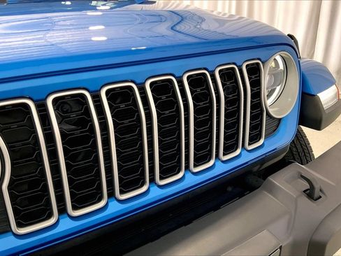 Used 2024 Jeep Wrangler Unlimited Sahara AWD/4WD image 30