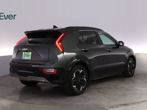 Used 2023 Kia Niro Wave w/ Wave Preserve Package FWD image 3