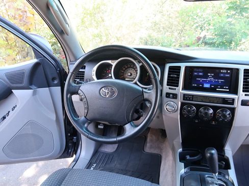 Used 2005 Toyota 4Runner Sport AWD/4WD image 32