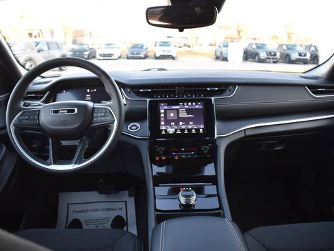 Used 2024 Jeep Grand Cherokee Laredo w/ Trailer Tow Package image 29