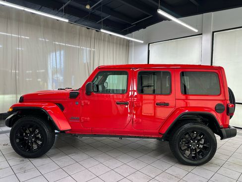 Used 2025 Jeep Wrangler Unlimited Sahara w/ Safety Group AWD/4WD image 11