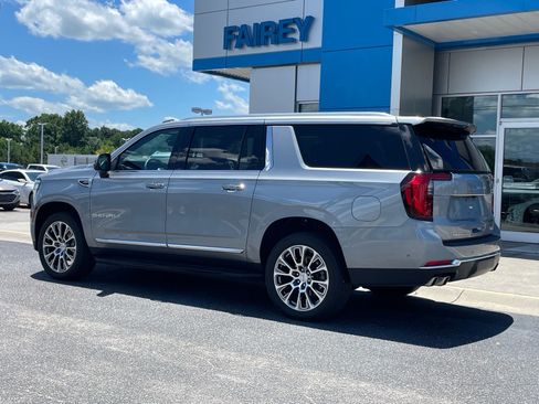 Used 2025 GMC Yukon XL Denali AWD/4WD image 3